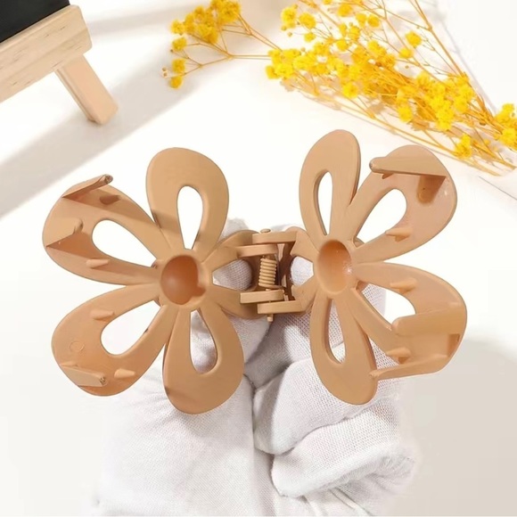 4 Pieces Boho Flower Claw Clips 3X3 Inch Non Slip Matte Finish New - Picture 6 of 6